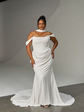 Timeless Stunning Evie Young Wedding Dress!!!!